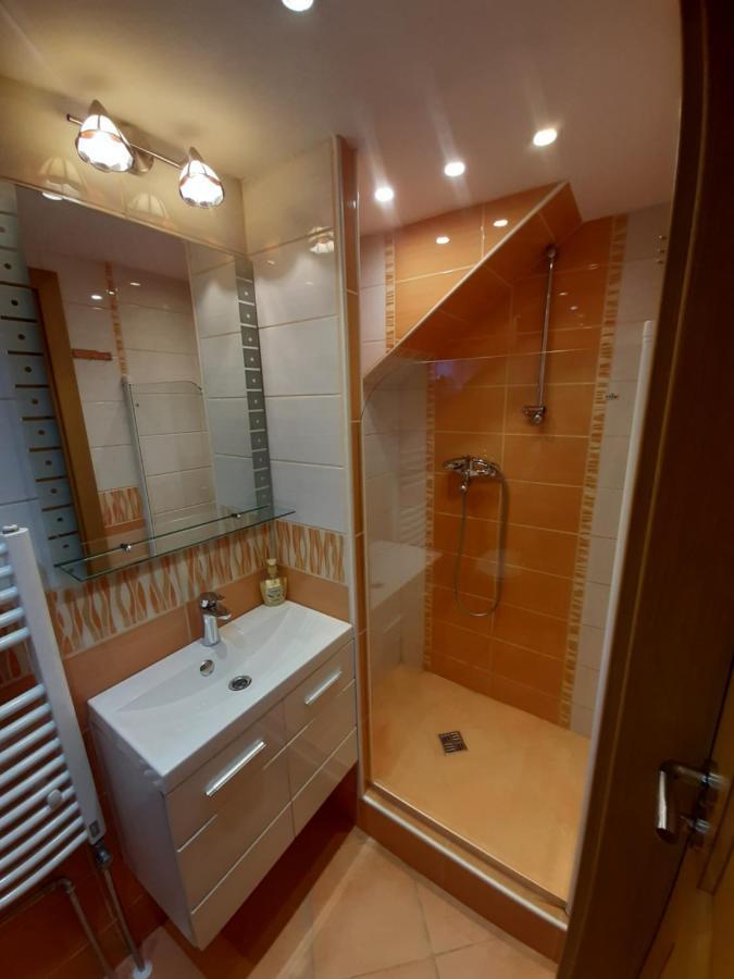לוצ'ה Apartments Sobe Jurcek מראה חיצוני תמונה