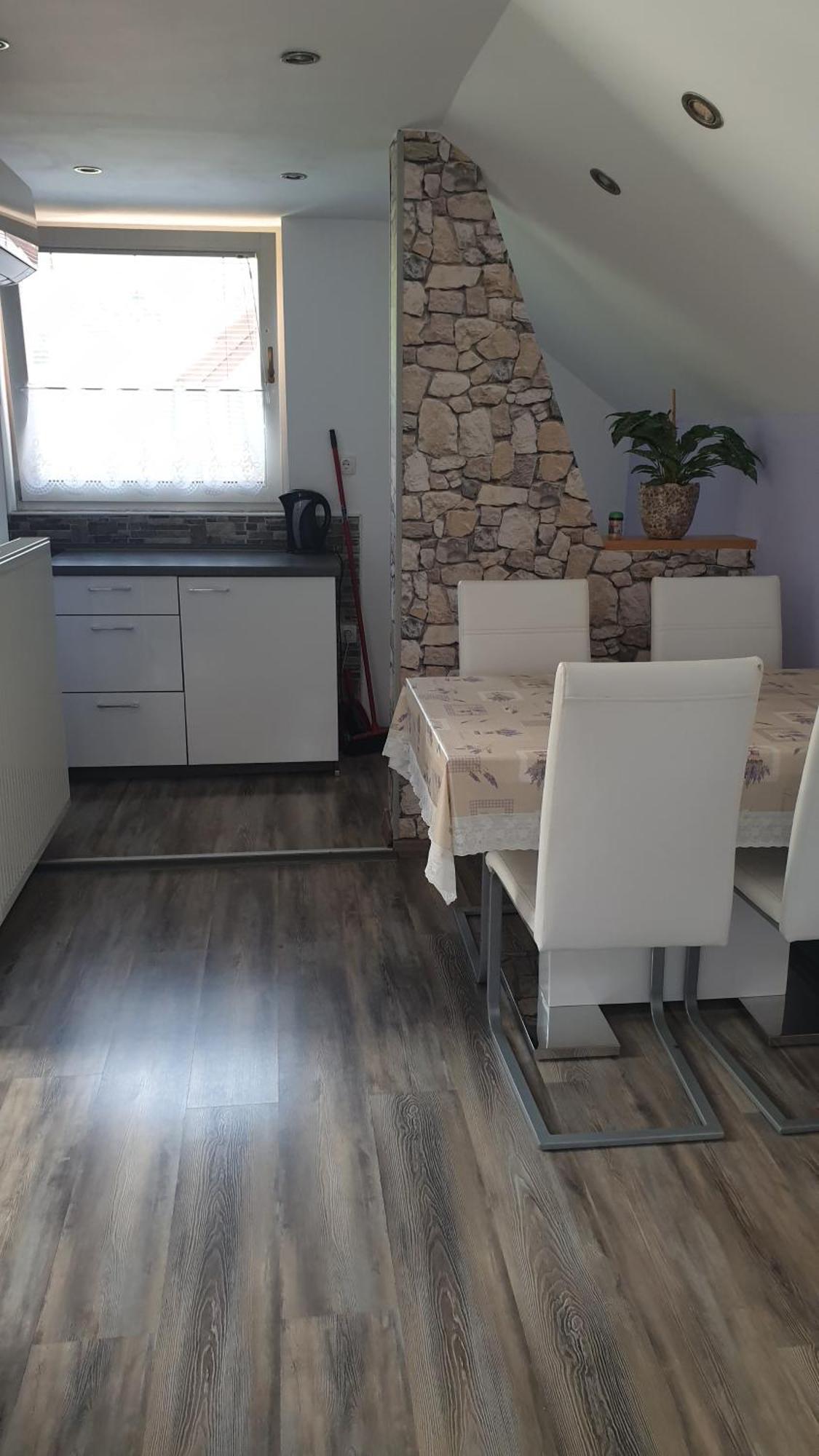 לוצ'ה Apartments Sobe Jurcek מראה חיצוני תמונה